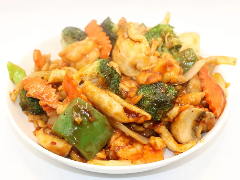 Hunan Chicken and vegetable stir-fry at Wah Hing Kitchen, a Chinese Restaurant in South Ozone Park